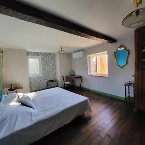 gite-prat-naou-pyrennees-ariegeoises.midi-pyreneeshotels.com/